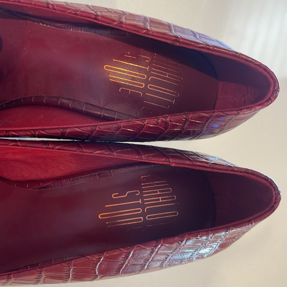 Charlotte Stone crocodile heel in burgundy. - Picture 6 of 6